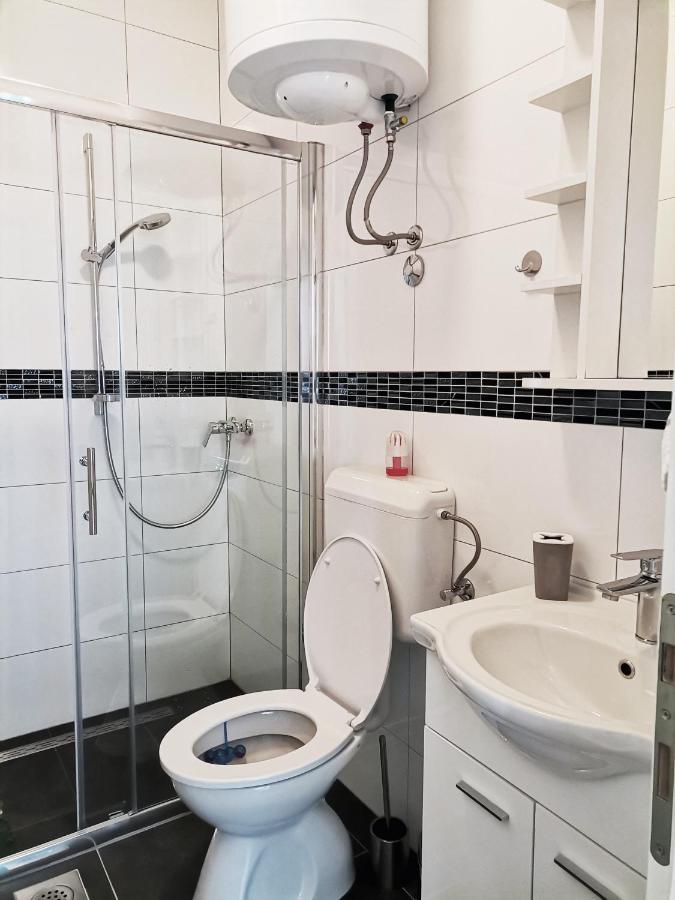 Apartmani Radic Примоштен Экстерьер фото