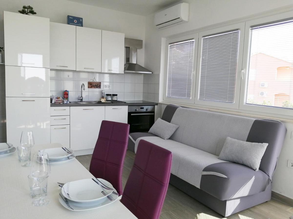Apartmani Radic Примоштен Экстерьер фото
