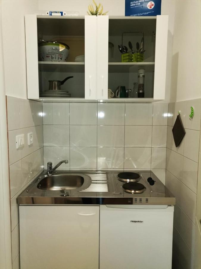 Apartmani Radic Примоштен Экстерьер фото