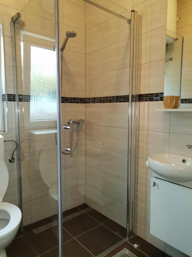 Apartmani Radic Примоштен Экстерьер фото
