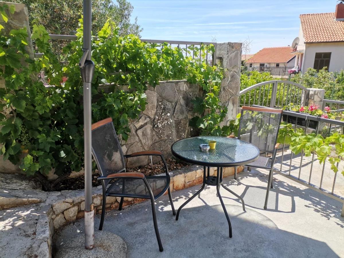 Apartmani Radic Примоштен Экстерьер фото