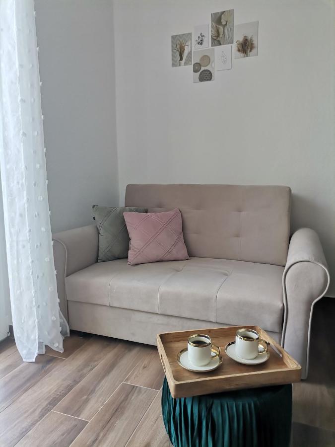 Apartmani Radic Примоштен Экстерьер фото